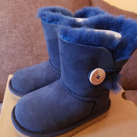 Toddler Uggs - Picture 2 of 3